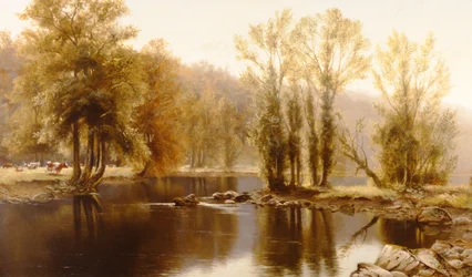 Paisaje fluvial extenso con ganado